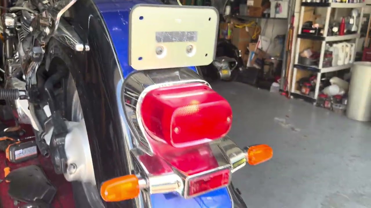 2002 Suzuki C50 / VL800 running - (CT)
