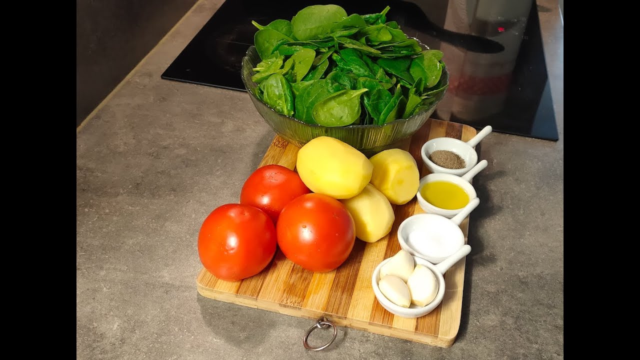 les épinards à la sauce tomate سبانخ بصلصة الطماطم
