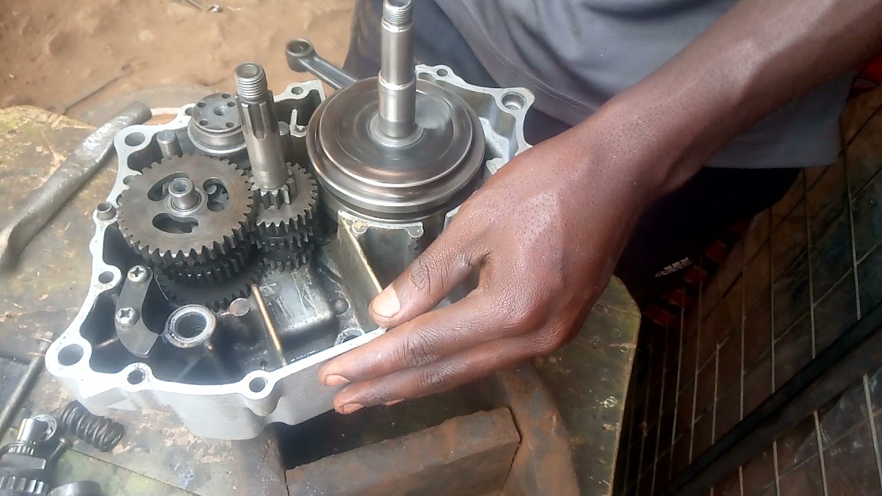 Bajaj boxer engine assembly (gearbox and crankshaft)