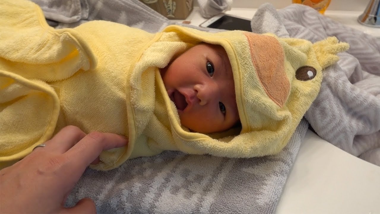 WE MESSED UP TAIKA'S FIRST BATH!