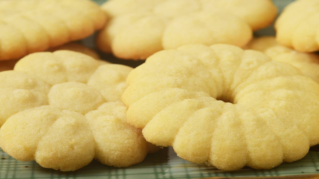 Spritz Cookies Recipe Demonstration - Joyofbaking.com