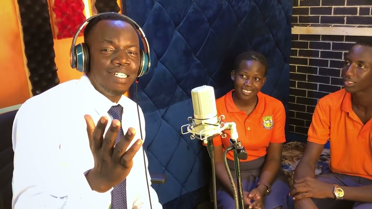 SINGING LIVE ,