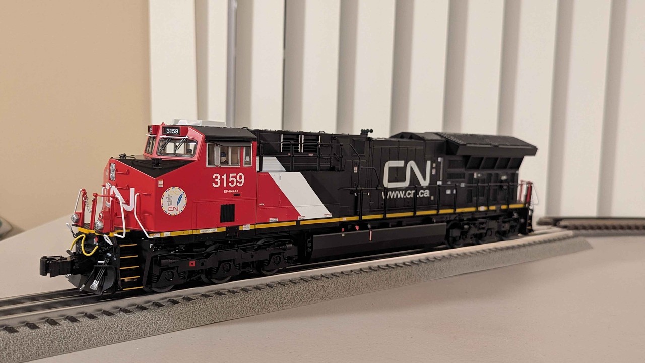 NEW Lionel ET44AC Review & Short running session
