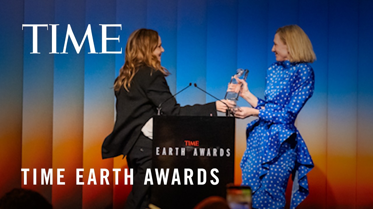 Стелла Маккартни получила премию TIME Earth Award, которую ей вручила подруга Кейт Бланшетт.