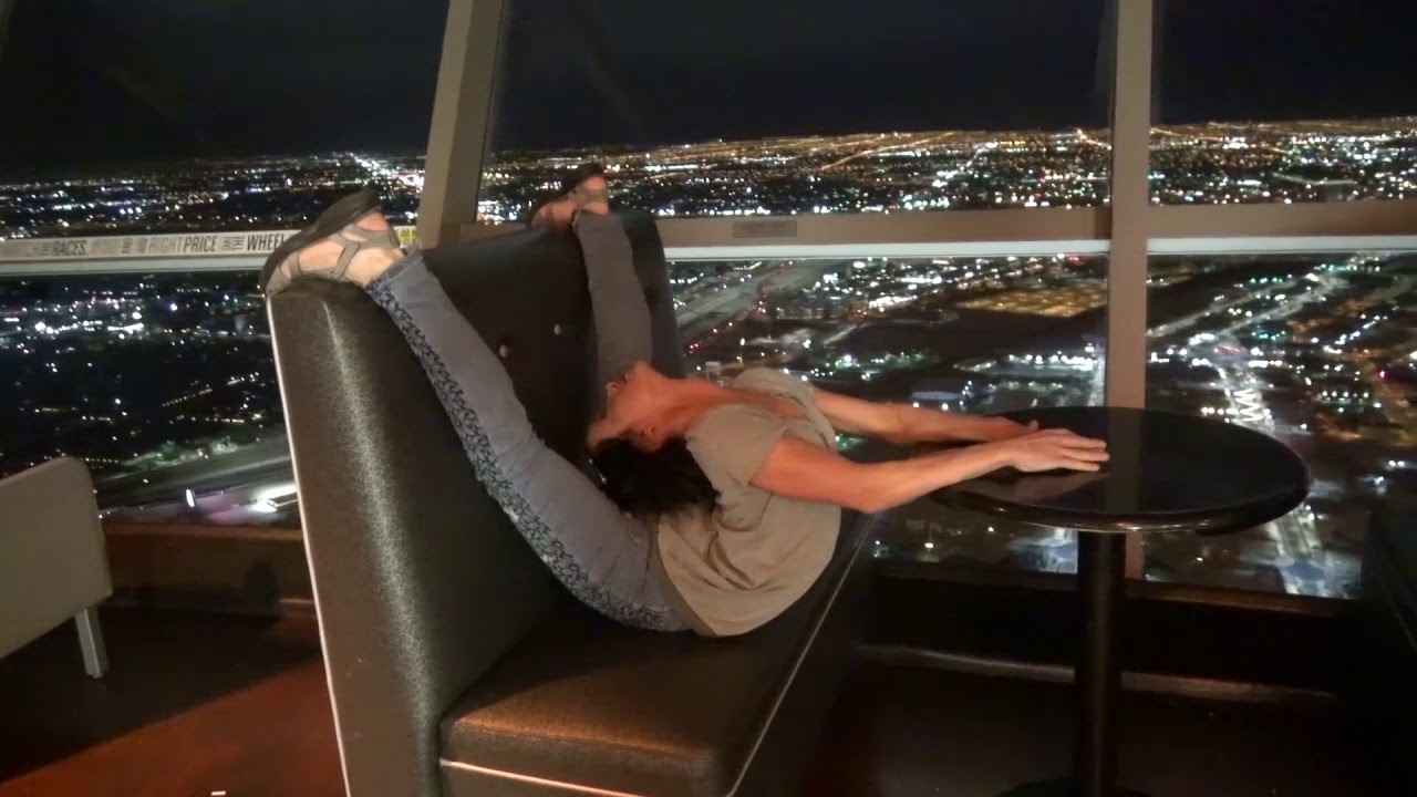 Extrem circus contortion at Stratosphere Tower in las Vegas NV