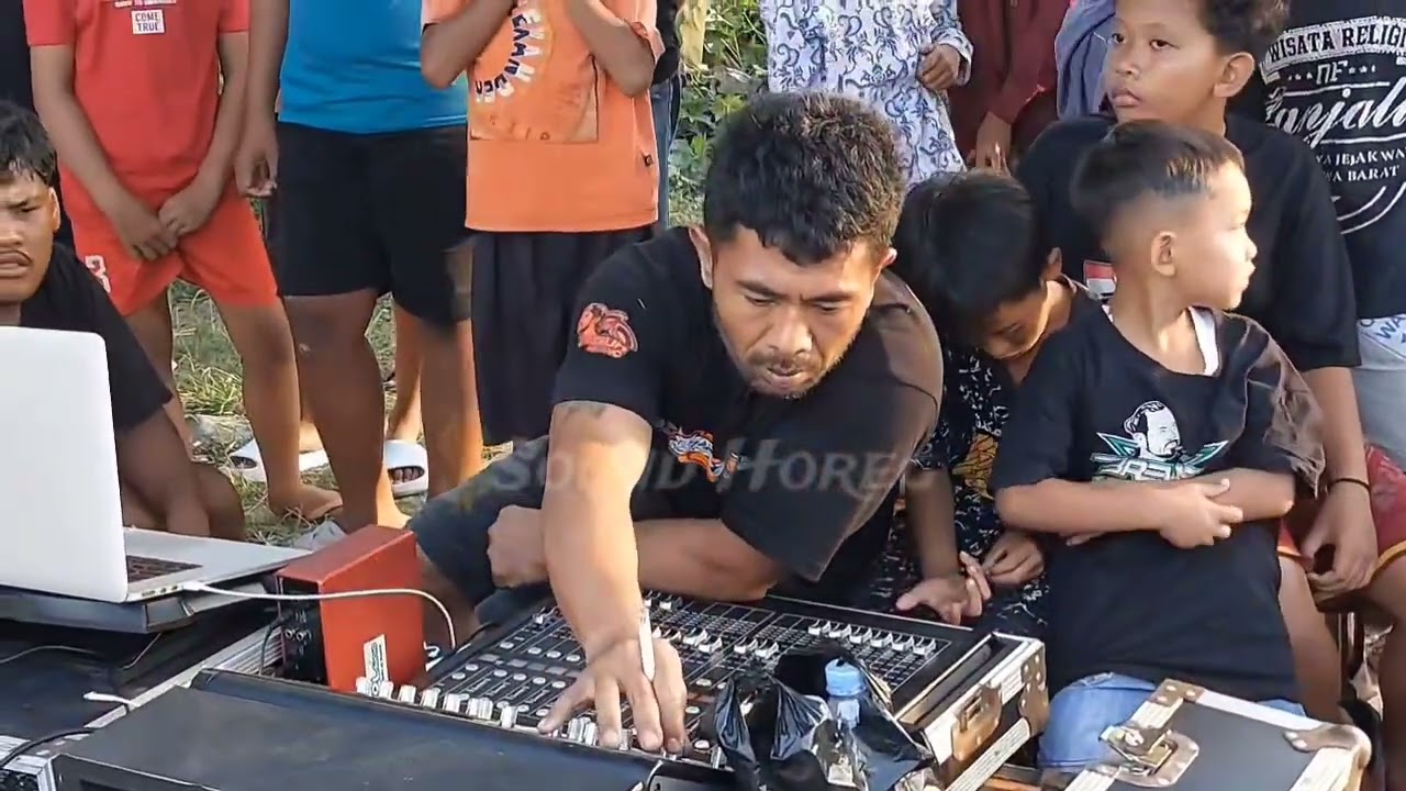 Cek sound persiapan karnaval karangsambung demak yang di opratori Mr.pah poh