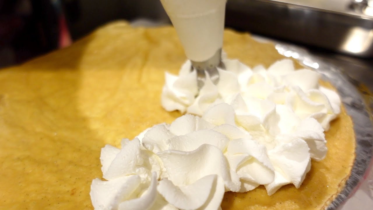 希少な高級生クリームを使った、まるでケーキのような美しすぎるクレープたち