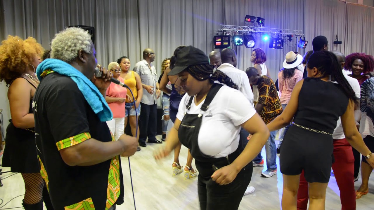 Pedro du Cameroun  -  &Eacute;cris-moi de Sala Bekono. Version balafons By Alberto&Cie