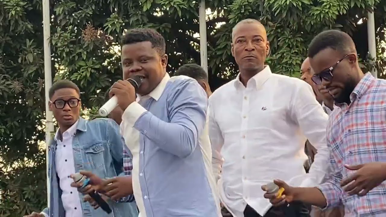 JOSE TSHITAMBA MET LE FEU 🔥 AU palais du peuple