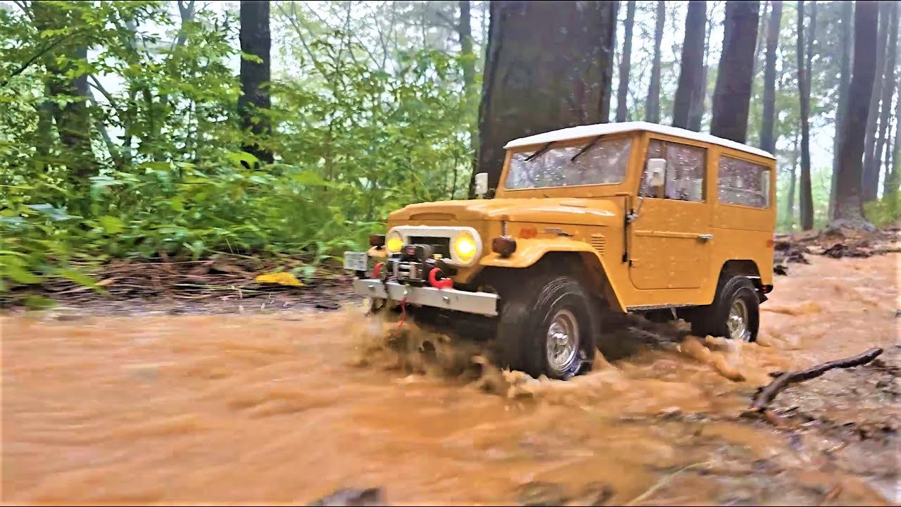 FMS Toyota Land Cruiser FJ40 after storm in the woods 3