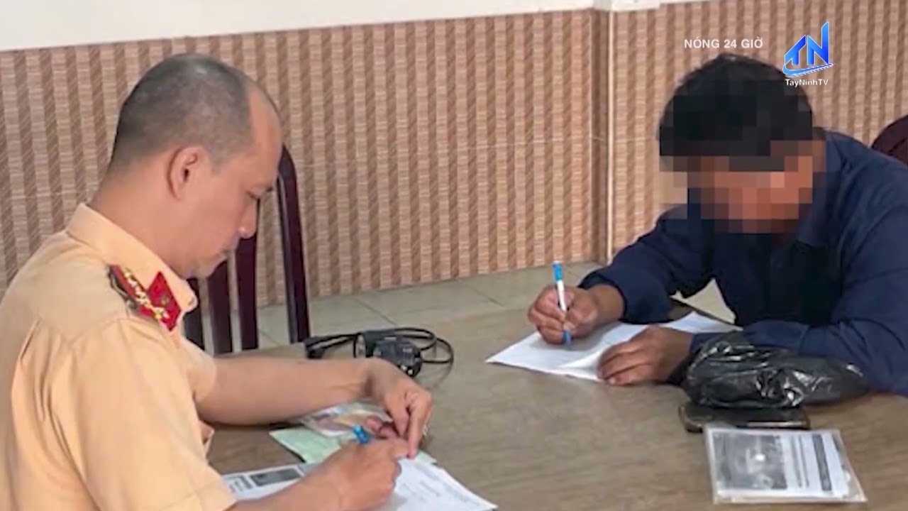 Xử phạt tài xế ô tô “độ” đèn gây chói mắt người đi đường | TayNinhTV