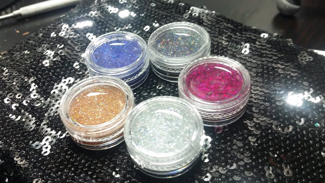Mixing UV-gel and glitter to make awesome glitter gel!