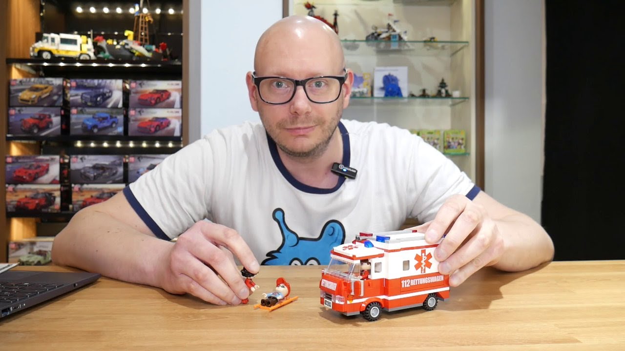 Kiddicraft Rettungswagen KC 1203 mit knuffigen Figuren im Vergleich mit Lego Variante.