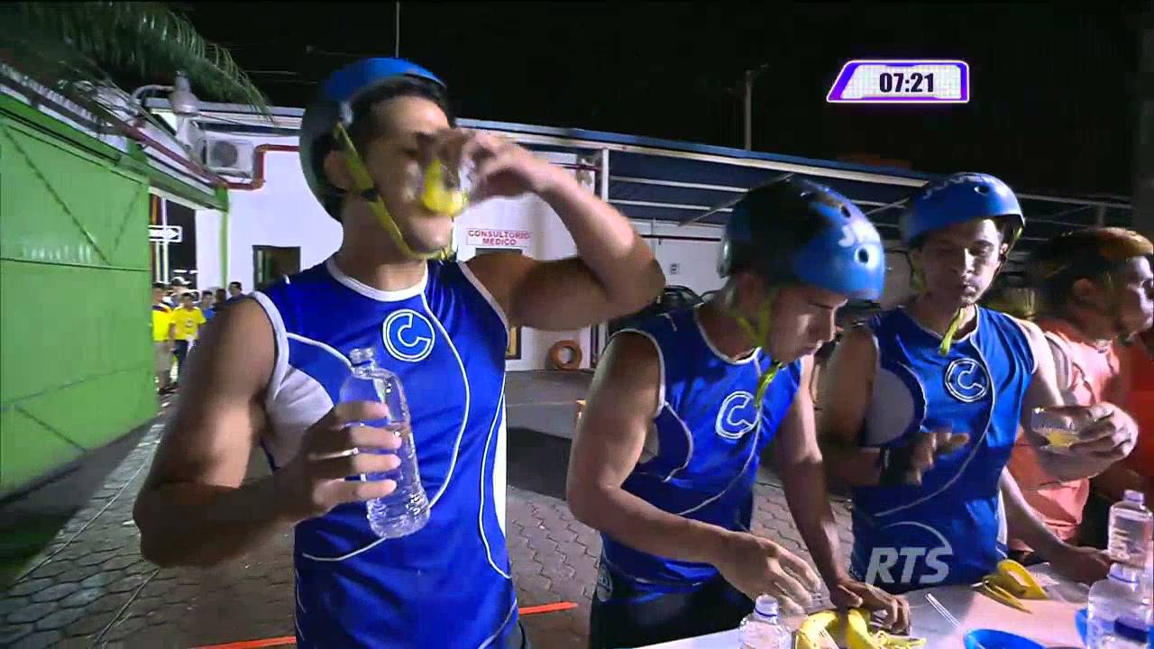 Azules y naranjas se enfrentan en un largo circuito