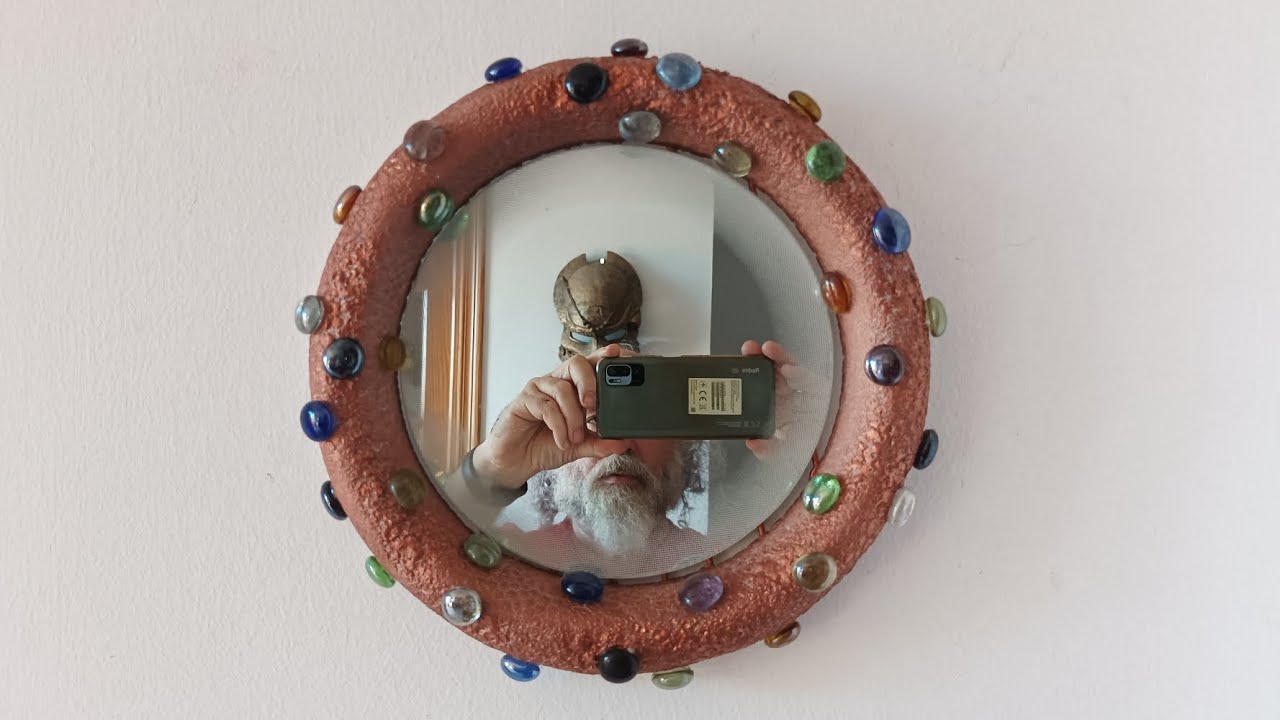 DIY. PRECIOSO Y moderno ESPEJO CON ARO DE CORCHO BLANCO. Manualidad facil de decoraci&oacute;n para pared.