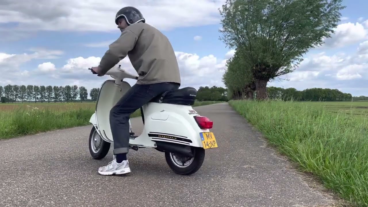 Vespa 125 Primavera ET3 from 1976 - De Vespa Garage