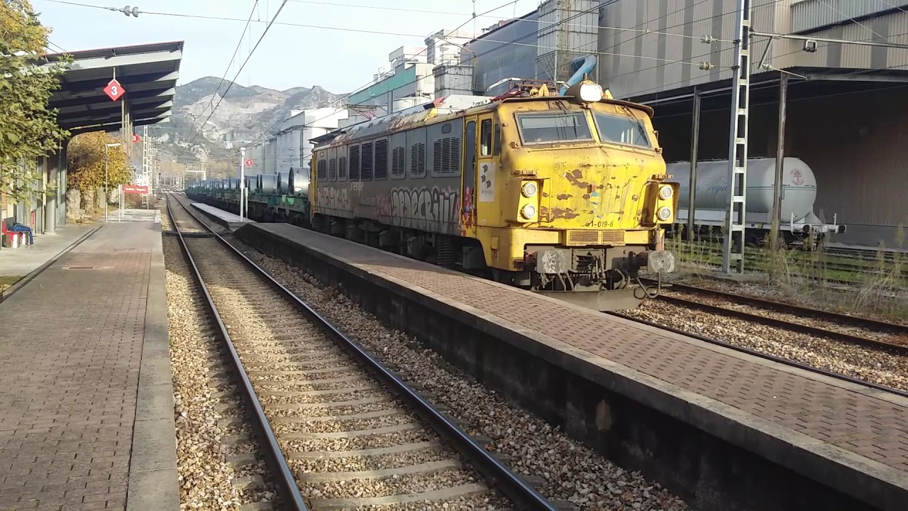Renfe 251 con bobinas parando en tudela-veguin