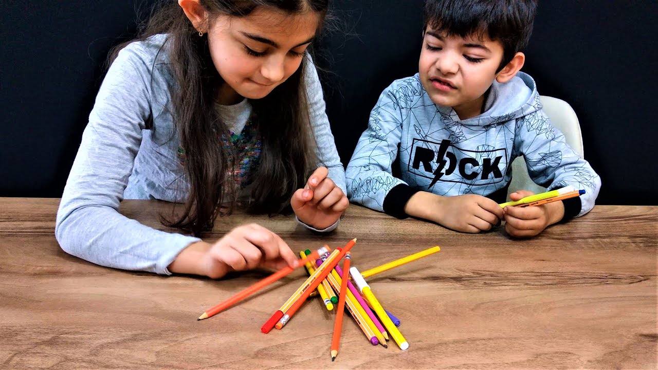 Kalemleri toplama oyunu. Kıpırdatan kaybeder