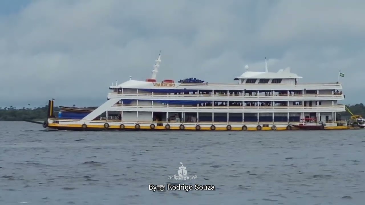 F/B Banzeiro | Singrando as &aacute;guas do rio Negro, na sua sa&iacute;da de Manaus rumo a Tabatinga.