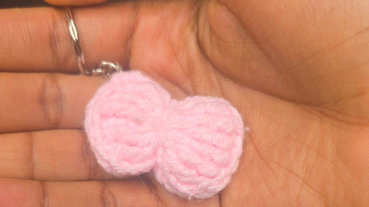 How to crotchet this easy bow keychain