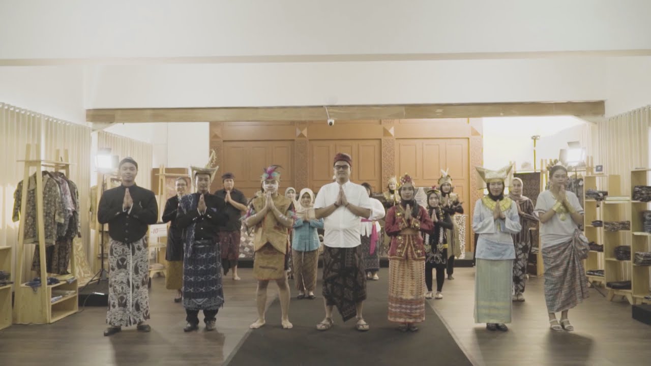 Pakaian Adat Nusantara di BBSPJI Kerajinan dan Batik