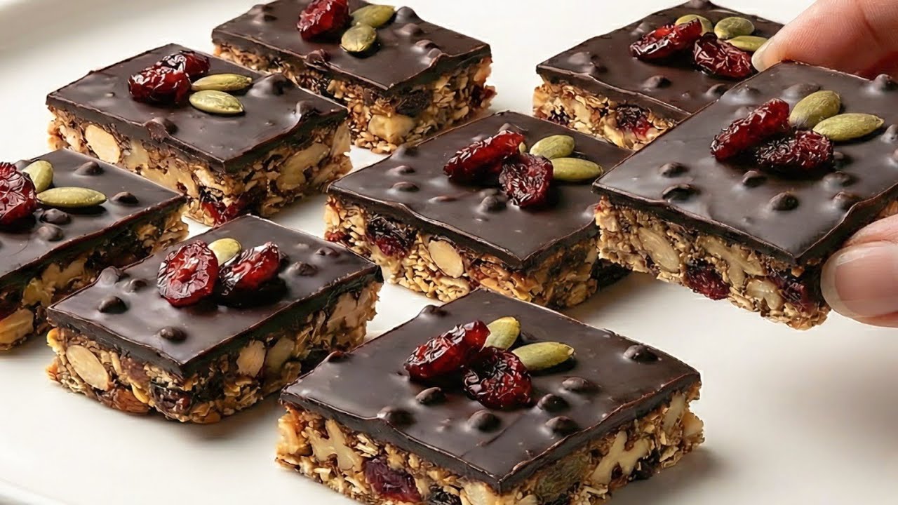 No Flour, No Sugar! Chewy Chocolate Energy Bars (The Perfect Healthy Snack)