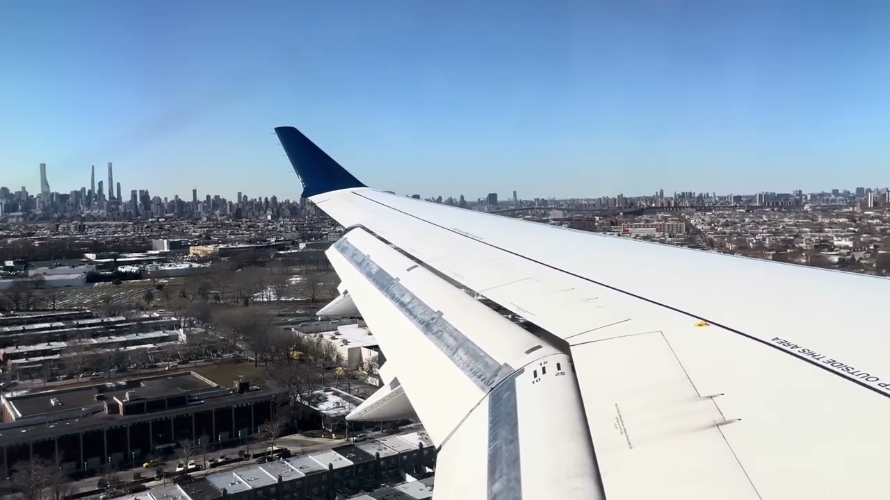 Delta A220 landing at LaGuardia