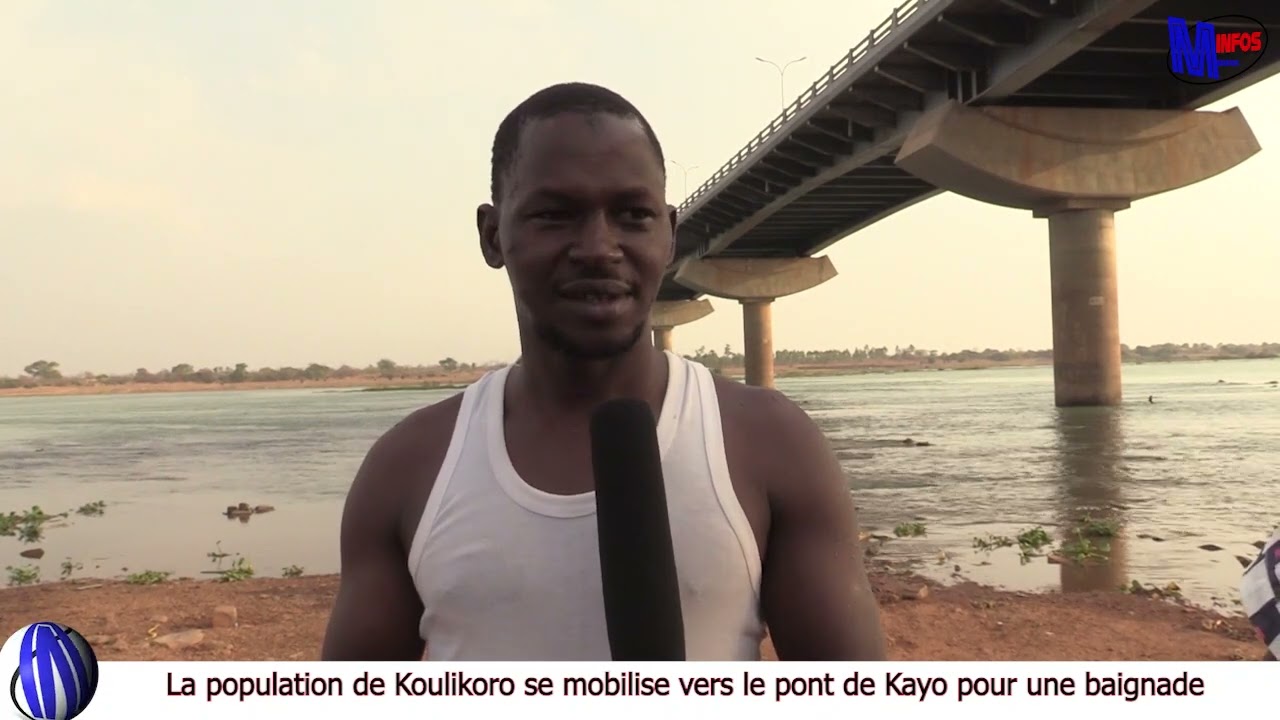 Koulikoro sr baigne sous le pont de Kayo en cette période de ramadan