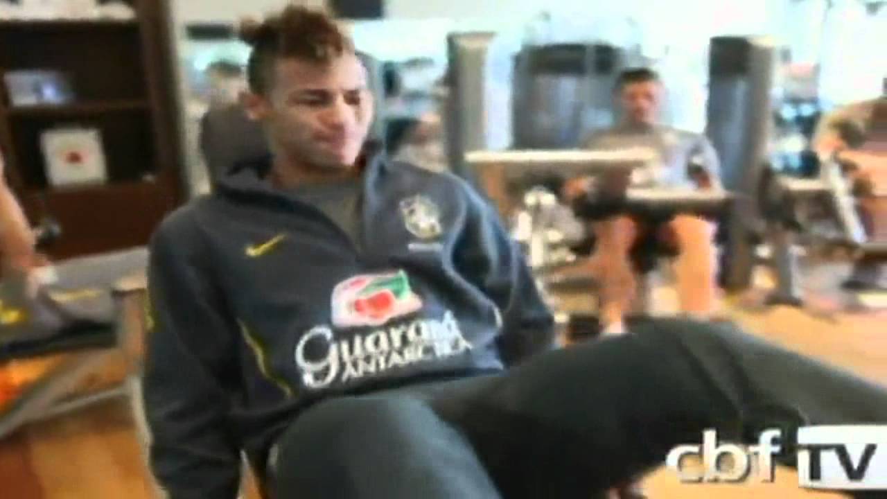 Brasil - Neymar mostra porque é a joia da Seleção Brasileira.