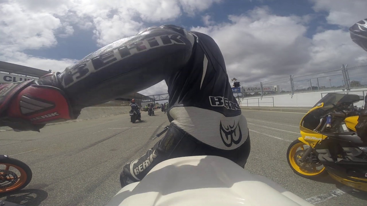 MC22 CBR 250 RR Track day, beginner track racing