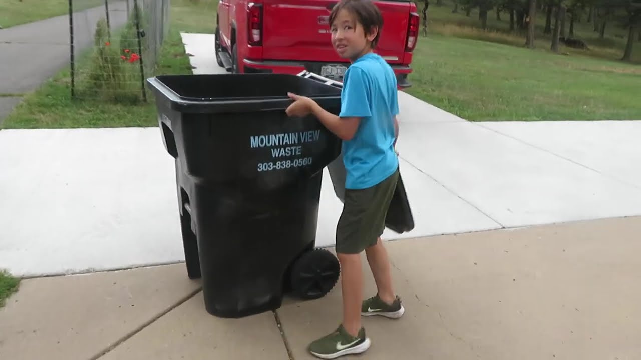 Mountain View Waste MSL dumping trash carts + Me operating + Driver filming me dumping some carts.