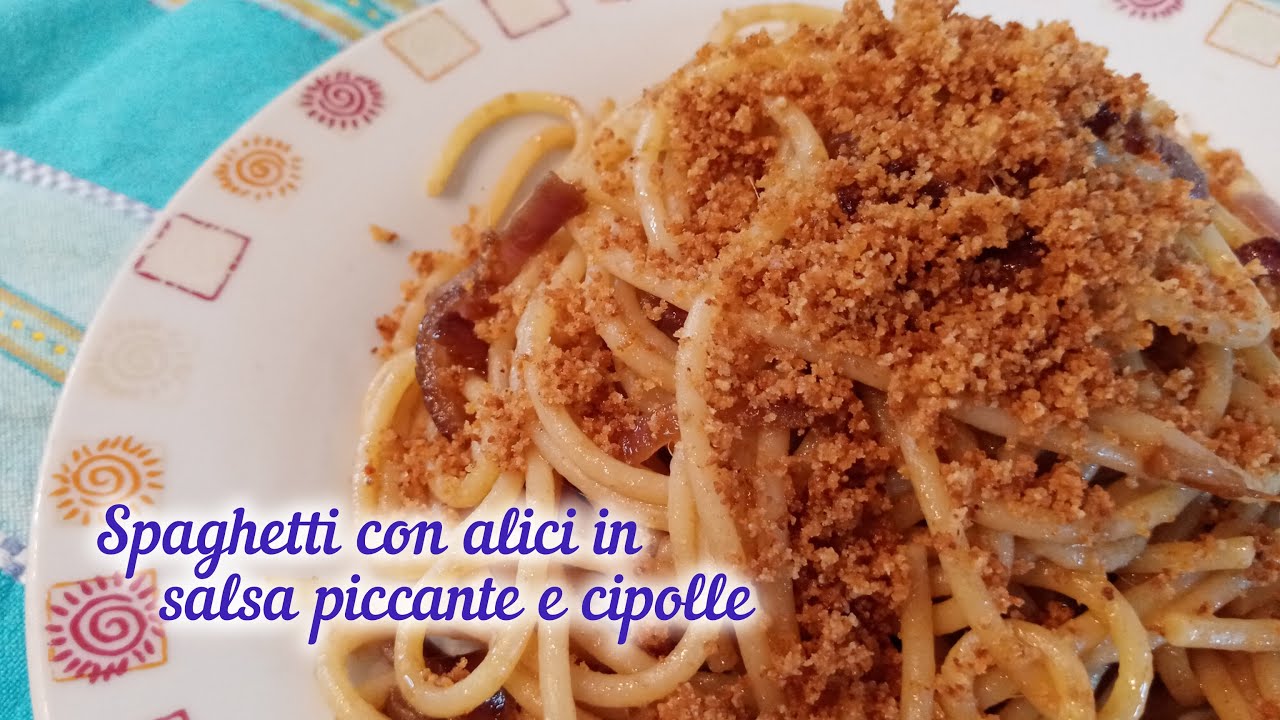 Spaghetti con alici in salsa piccante e cipolle 🧅🐟
