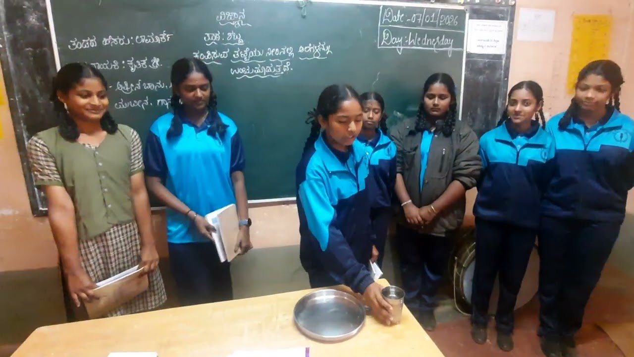 GHS, HEGGERE:- ಕಂಪಿಸುವ ತಟ್ಟೆ ನೀರಿನಲ್ಲಿ ಅಲೆಗಳನ್ನು ಉಂಟುಮಾಡುತ್ತದೆ ಎಂದು ತೋರಿಸುವ ಚಟುವಟಿಕೆ.