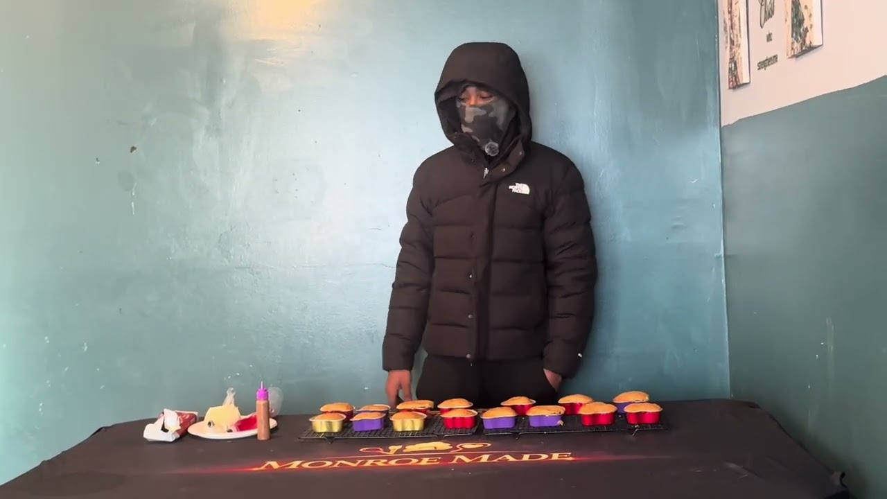 YN Chef Makes Biscoff Mini Cheesecake Heart Cakes 🍓💛 | Step-by-Step