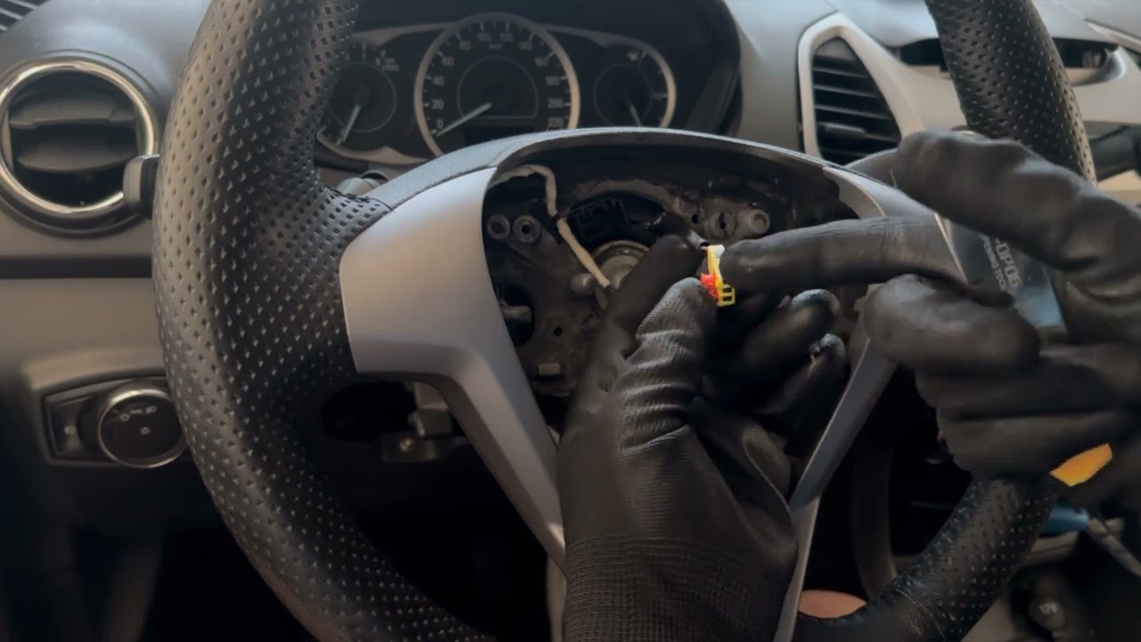 APRENDA COMO TROCAR MOLDURA DO VOLANTE E SACAR BOLSA DE AIRBAG DO NOVO FORD KA 2014+