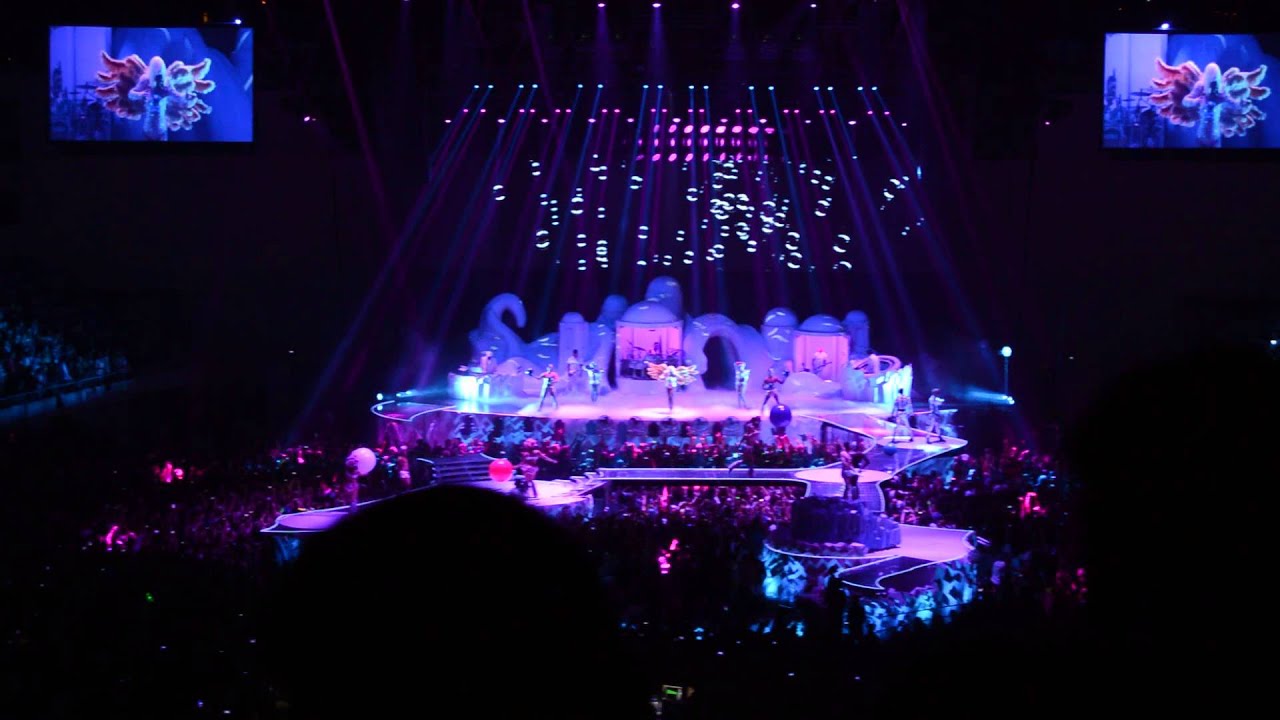 LADY GAGA - Intro + 'ARTPOP' / BARCELONA, artRAVE (2014)