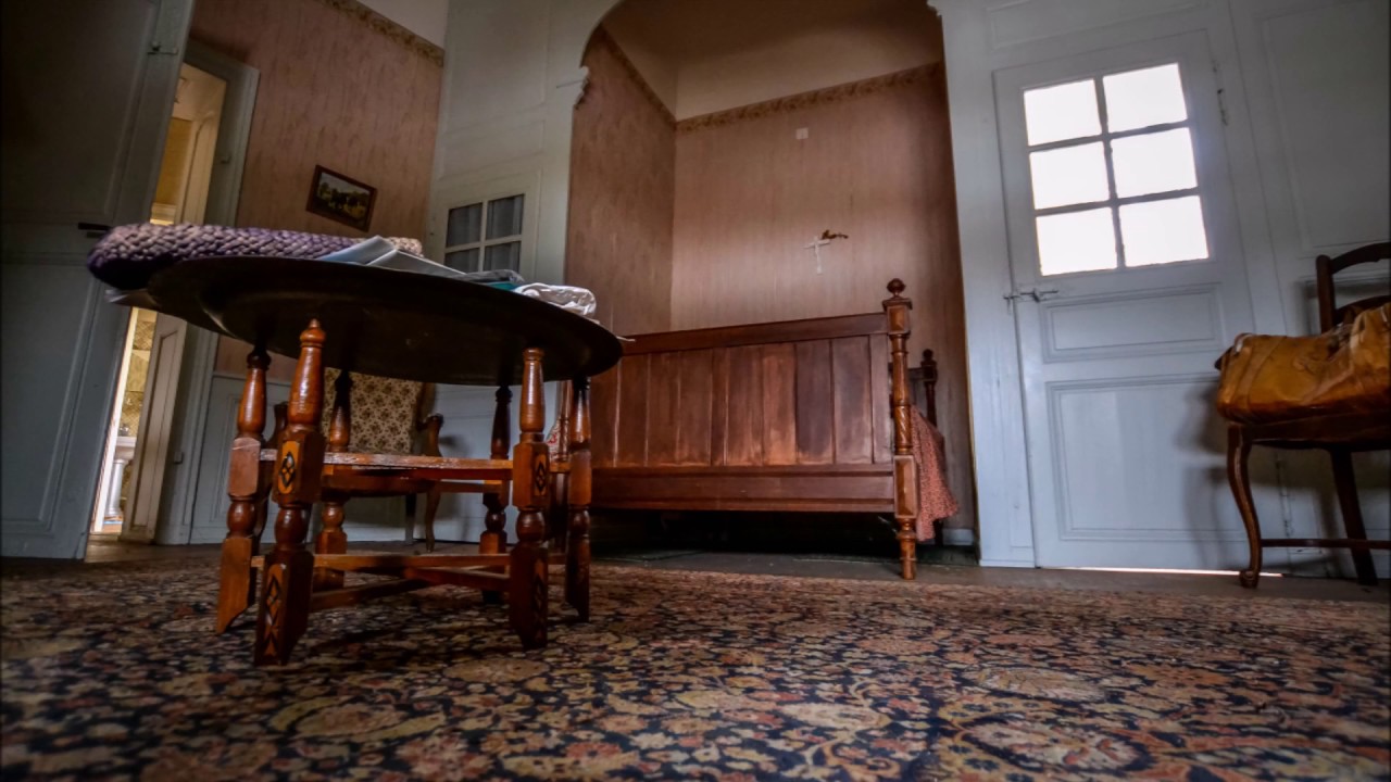 visite d'un chateau abandonné dans un état exceptionnel!