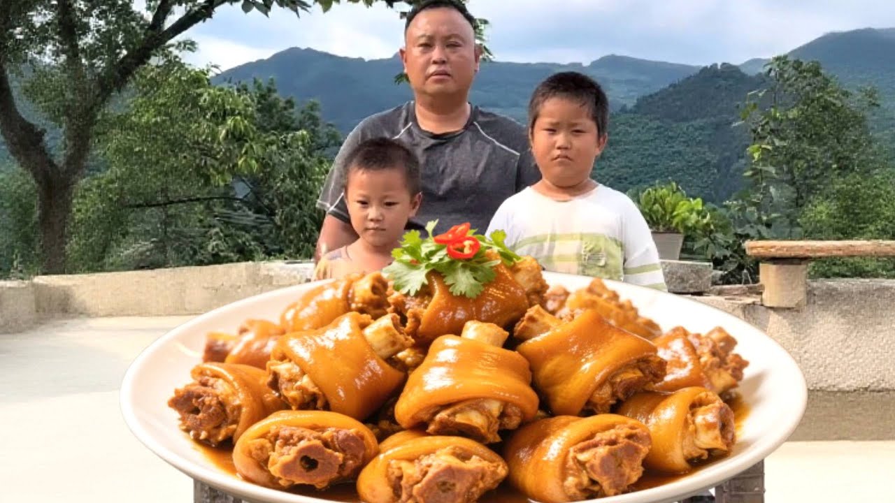 懂事儿子不仅会主动照顾弟弟，还会帮爸爸热牛肉，真是心疼爸爸！#亲子 #萌娃 #美食
