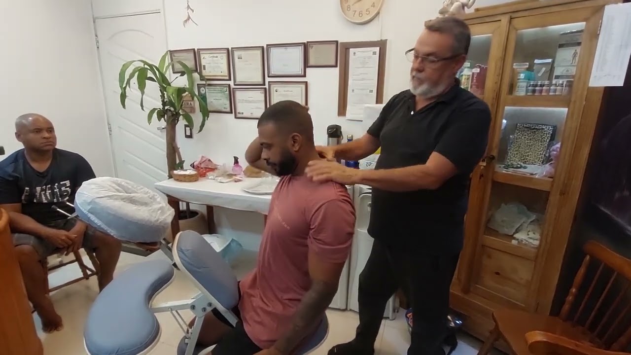 Quiropraxia Método RCL na cadeira de Quick Massage e Cadeira comum - Prof Rodolfo Correa Lima CECTH