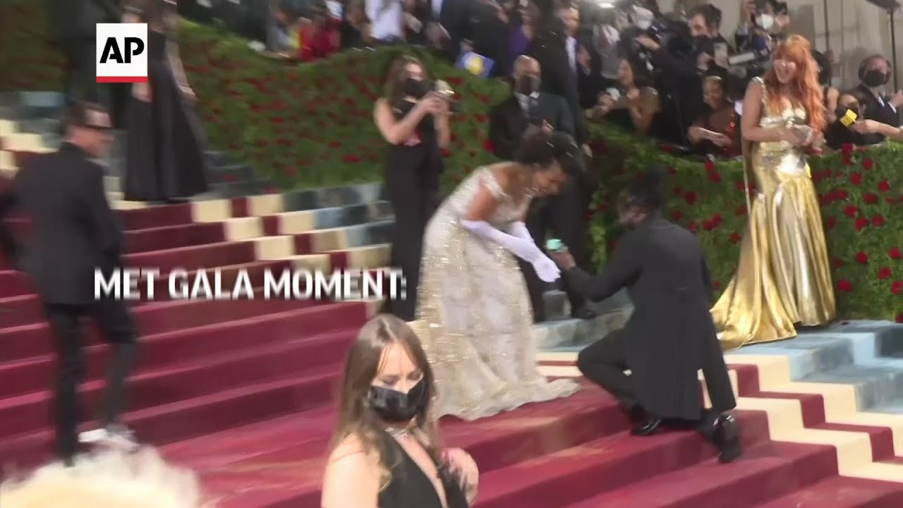 Met Gala moment: Red carpet proposal accepted