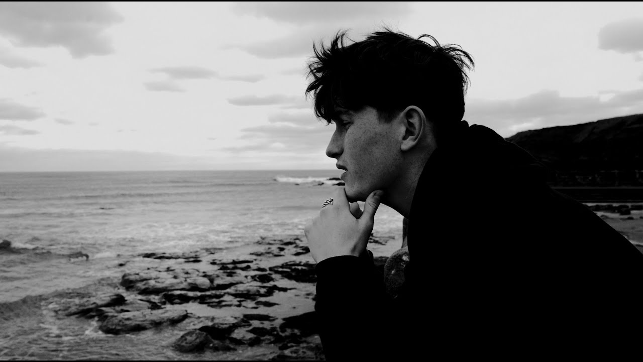 Andrew Cushin - Runaway (Official Video)