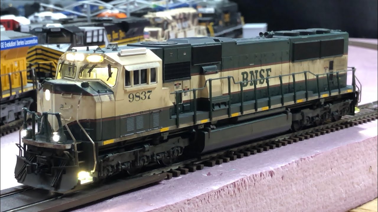 Kato Executive BNSF SD70MAC with ESU Loksound V5