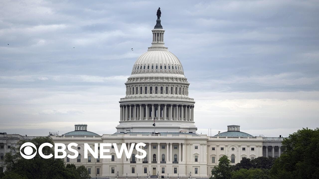 Democrats hold 10-point midterm advantage, poll finds