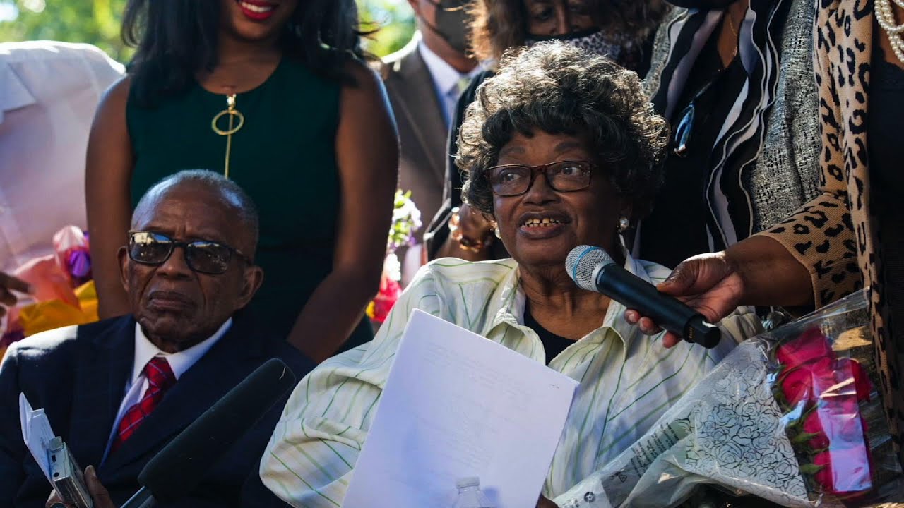 Civil rights pioneer wants 1955 arrest expunged