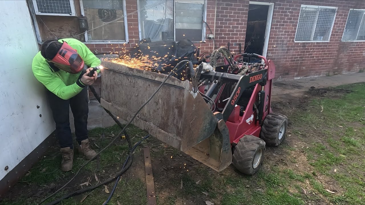 Fixing a worn out 4in1 bucket