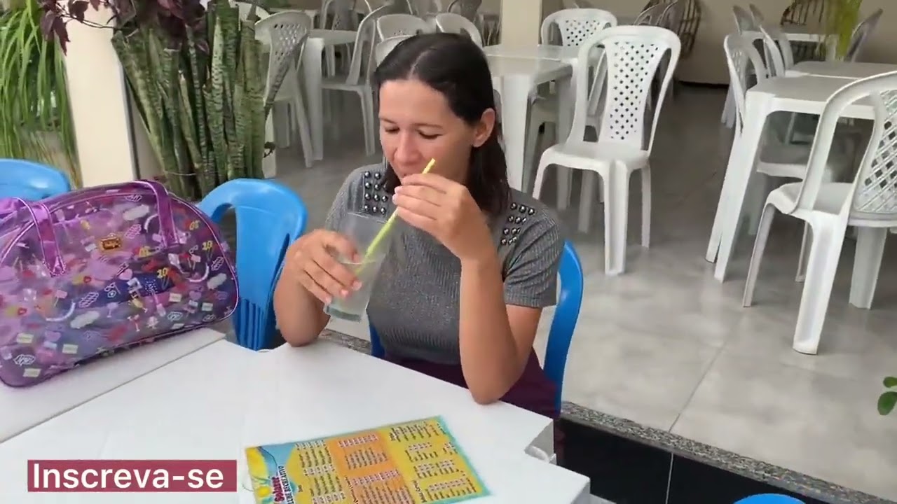  Claudinha vai passar  vergonha  na piscina com 50 reais (Reprise(