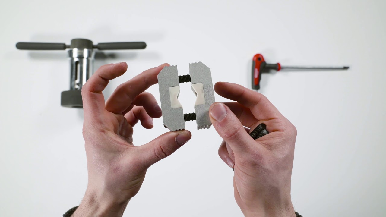 KS TOOLS 150.9545 Stoßdämpfer-Montagehilfe für Stoßdämpfer mit Zuganschlagfeder 7-tlg (Unboxing)