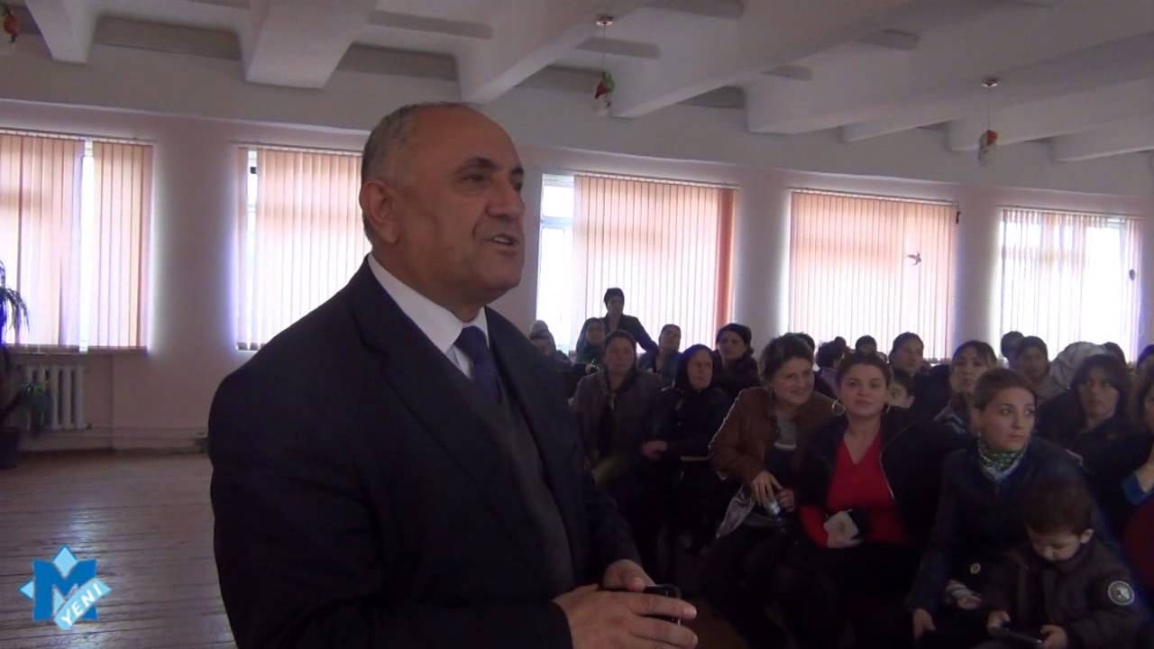 Sumqayıtda məktəb direktoruna görə  aksiya keçirilib