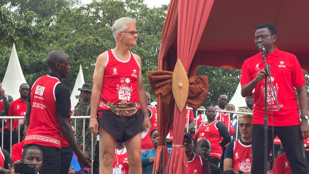 Omuzungu Ayogedde Oluganda Maaso ga Kabaka ku Birthday ye @71