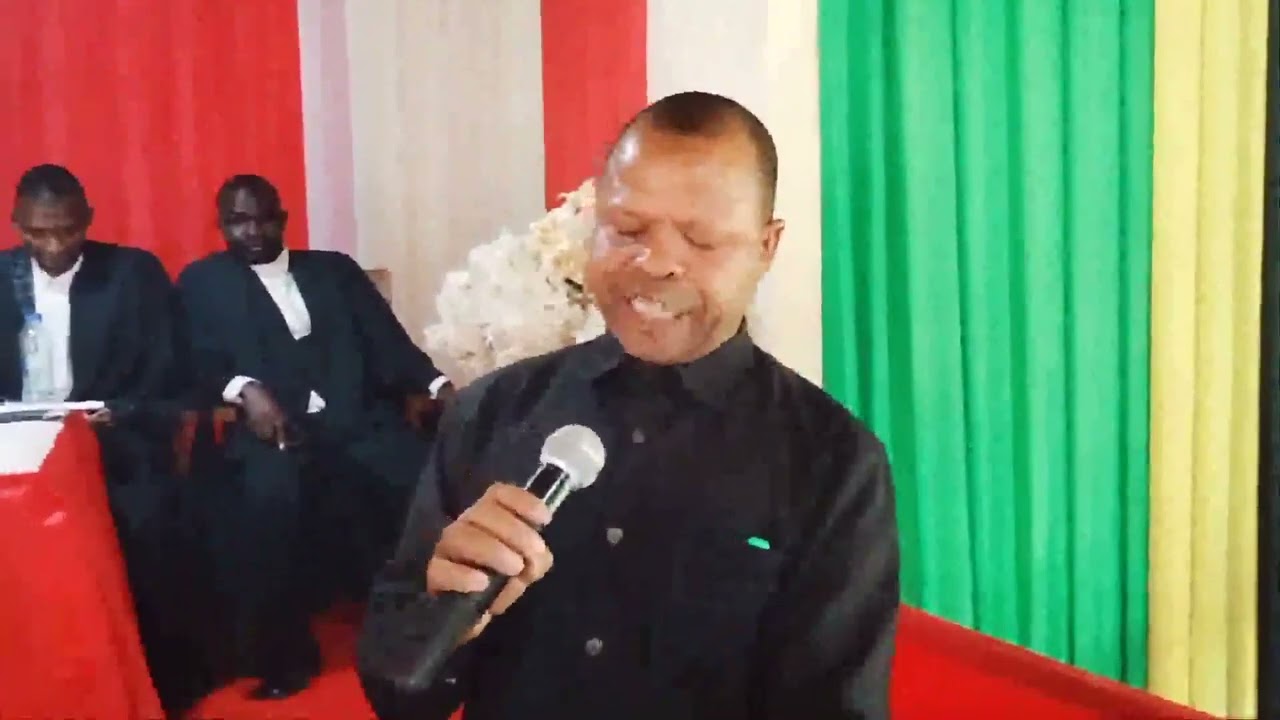 MTUNZI WA MASHAIRI WA MAHAKAMA YA WILAYA YA LUSHOTO ATOA VIONJO VYAKE NA KUWAAMSHA WATU  KWENYE VITI